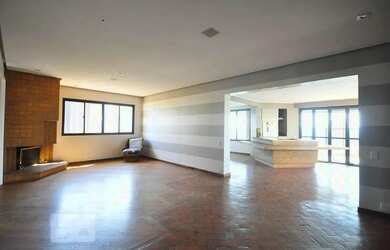 Imagem: O apartamento possui 4 Dormitórios, 3 Banheiros, 4 Vagas na