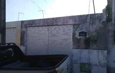 Imagem: A casa possui 2 Dormitórios, 1 Banheiro, 1 Vaga na garagem