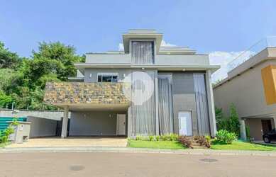 Imagem: A casa em condomínio possui 5 Dormitórios, 5 Banheiros, 4