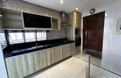 Imagem: O apartamento possui 3 Dormitórios, 2 Banheiros, 2 Vagas na