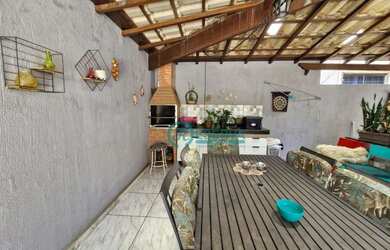 Imagem: A casa possui 3 Dormitórios, 2 Banheiros, 3 Vagas na garagem