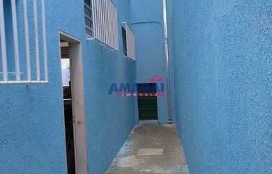 Imagem: A casa possui 2 Dormitórios, 1 Banheiro, 2 Vagas na garagem