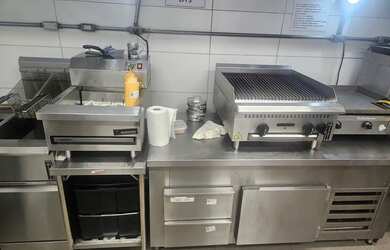 Imagem 13: Hamburgueria Galpão / depósito com venda por R$200.000