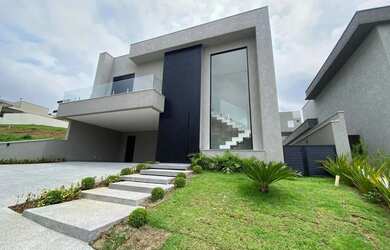 Imagem: A casa em condomínio possui 4 Dormitórios, 5 Banheiros, 4