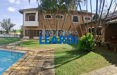 Imagem: A casa possui 5 Dormitórios, 5 Banheiros, 5 Vagas na garagem