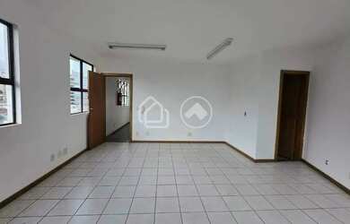 Imagem: O depósito para alugar possui 32m² de Área e Imóvel novo