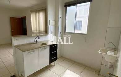 Imagem: O apartamento possui 2 Dormitórios, 1 Banheiro, 1 Vaga na garagem