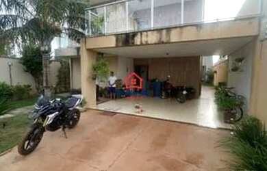 Imagem: A casa possui 4 Dormitórios, 4 Banheiros, 4 Vagas na garagem