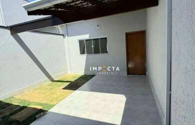 Imagem: A casa possui 2 Dormitórios, 2 Banheiros, 2 Vagas na garagem