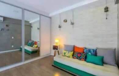 Imagem: O studio possui 1 Dormitório, 1 Banheiro, 1 Vaga na garagem