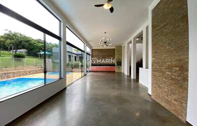 Imagem: A casa em condomínio possui 3 Dormitórios, 3 Banheiros, 5