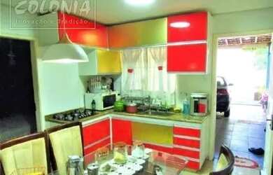 Imagem: A casa possui 3 Dormitórios, 2 Banheiros, 5 Vagas na garagem