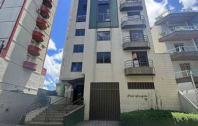 Imagem: O apartamento possui 3 Dormitórios, 1 Banheiro, 2 Vagas na