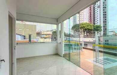 Imagem: O depósito possui 2 Vagas na garagem, 380m² de Área e está