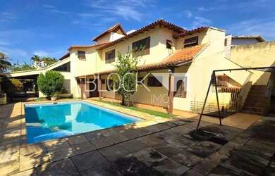 Imagem: A casa em condomínio possui 5 Dormitórios, 5 Banheiros, 5