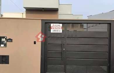 Imagem: A casa possui 3 Dormitórios, 2 Banheiros, 1 Vaga na garagem