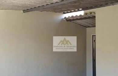 Imagem: A casa possui 3 Dormitórios, 1 Banheiro, 2 Vagas na garagem