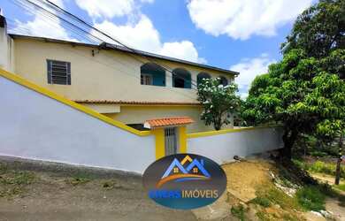 Imagem: A casa possui 2 Dormitórios, 1 Banheiro, 2 Vagas na garagem