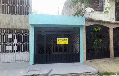 Imagem: A casa possui 3 Dormitórios, 2 Banheiros, 1 Vaga na garagem