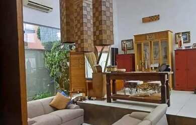 Imagem: A casa possui 3 Dormitórios, 2 Banheiros, 4 Vagas na garagem