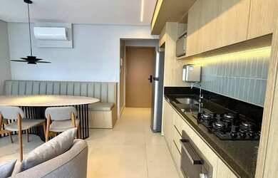 Imagem: O studio possui 1 Dormitório, 2 Banheiros, 1 Vaga na garagem