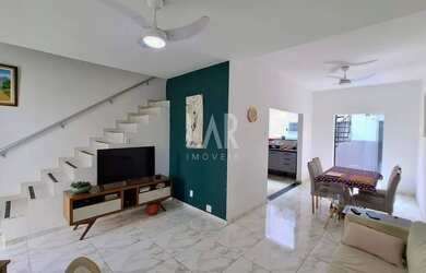 Imagem: A casa possui 3 Dormitórios, 2 Banheiros, 2 Vagas na garagem