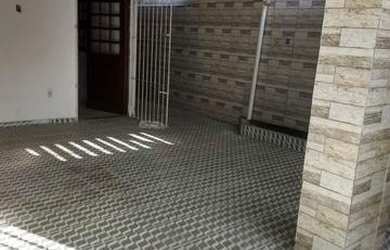 Imagem: A casa possui 3 Dormitórios, 2 Banheiros e 1 Vaga na garagem