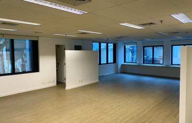 Imagem: O depósito possui 2 Vagas na garagem, 90m² de Área e está