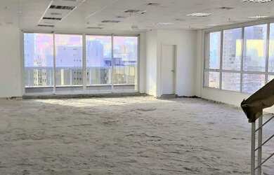 Imagem: O depósito possui 5 Vagas na garagem, 335m² de Área, Imóvel