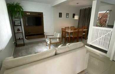 Imagem: A casa possui 3 Dormitórios, 3 Banheiros, 2 Vagas na garagem