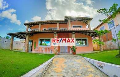 Imagem: A casa em condomínio possui 4 Dormitórios, 5 Banheiros, 352m²