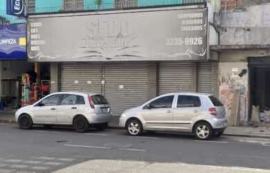 Imagem: O depósito possui 5 Vagas na garagem, 220m² de Área e está