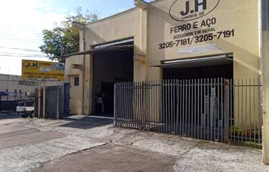 Imagem: O depósito possui 2 Vagas na garagem, 400m² de Área e está