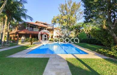 Imagem: A casa em condomínio possui 5 Dormitórios, 5 Banheiros, 5