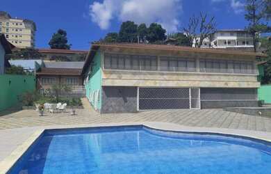 Imagem: A casa possui 5 Dormitórios, 5 Banheiros, 5 Vagas na garagem