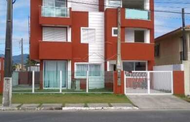 Imagem: A casa possui 3 Dormitórios, 2 Banheiros, 1 Vaga na garagem