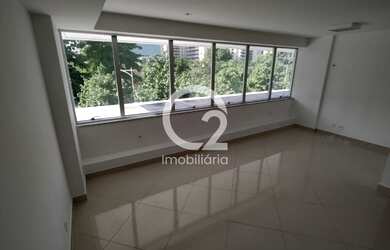 Imagem: O depósito possui 1 Vaga na garagem, 32m² de Área e está