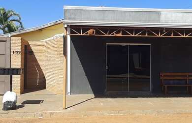 Imagem: A casa possui 2 Dormitórios, 1 Banheiro, 1 Vaga na garagem