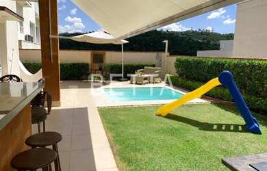 Imagem: A casa em condomínio possui 4 Dormitórios, 5 Banheiros, 4