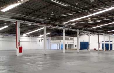 Imagem: O depósito possui 4 Vagas na garagem, 11.000m² de Área e