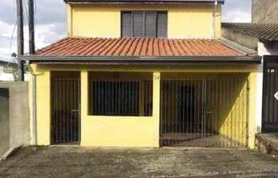 Imagem: A casa possui 3 Dormitórios, 4 Banheiros, 2 Vagas na garagem