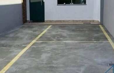 Imagem: A casa possui 2 Dormitórios, 2 Banheiros, 2 Vagas na garagem