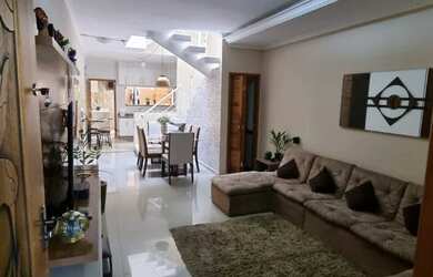 Imagem: A casa possui 3 Dormitórios, 5 Banheiros, 2 Vagas na garagem