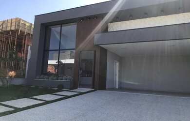 Imagem: A casa em condomínio possui 3 Dormitórios, 5 Banheiros, 4