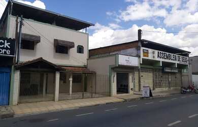 Imagem: A casa possui 5 Dormitórios, 5 Banheiros, 2 Vagas na garagem