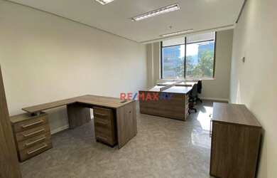 Imagem: O depósito possui 2 Vagas na garagem, 40m² de Área e está