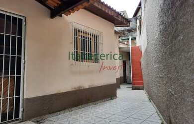 Imagem: A casa possui 3 Dormitórios, 2 Banheiros, 3 Vagas na garagem