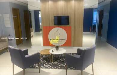 Imagem: O depósito possui 5 Vagas na garagem e 212m² de Área e está