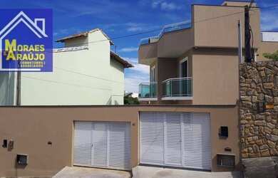 Imagem: A casa possui 2 Dormitórios, 3 Banheiros, 1 Vaga na garagem