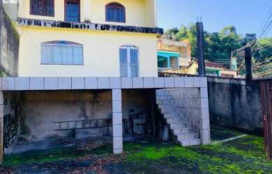 Imagem: A casa à venda possui 3 Dormitórios, 2 Banheiros e 4 Vagas